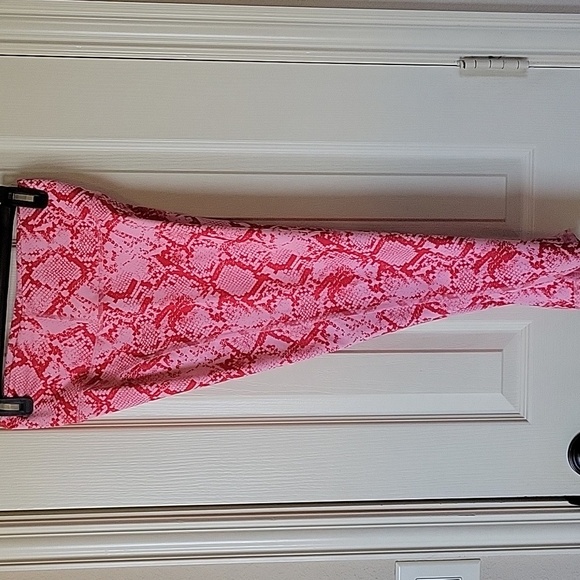 Fabletics pink snakeskin leggings size small NWOT - Picture 10 of 10
